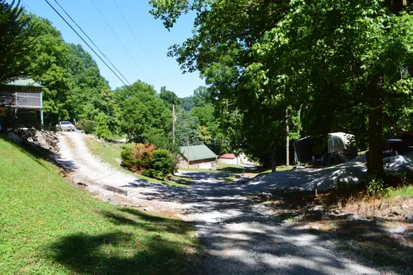 1191 Austin Lake Rd, Baxter, TN 38544