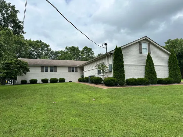 1350 Dickerson Bay Dr, Gallatin, TN 37066