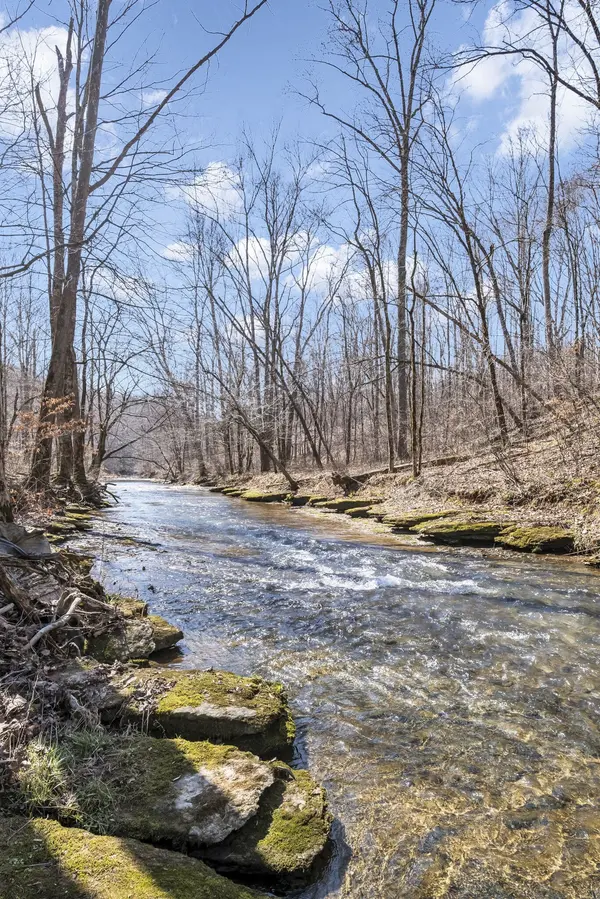 321 N Chisholm Creek Rd, Lawrenceburg, TN 38464