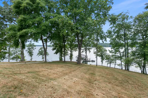154 Woodland Pt, Estill Springs, TN 37330