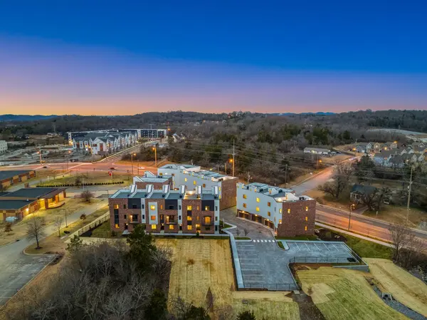 498 W Trinity Ln, Nashville, TN 37207