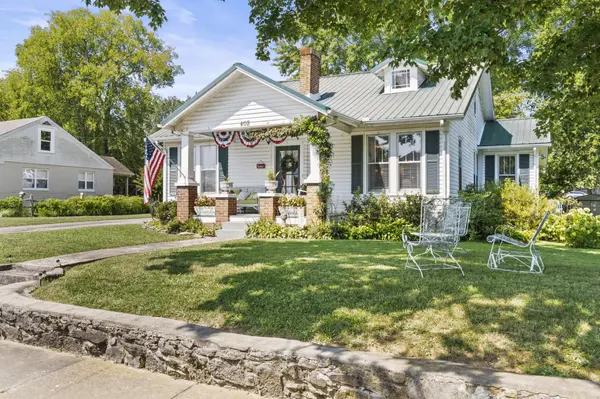 402 3rd Ave, Fayetteville, TN 37334