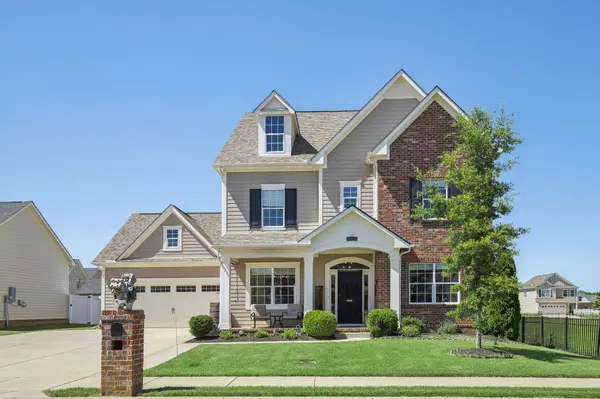 827 Sapphire Dr, Murfreesboro, TN 37128