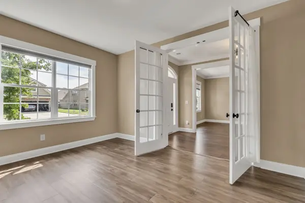 827 Sapphire Dr, Murfreesboro, TN 37128