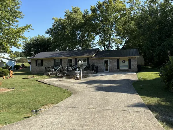 524 Davis St, Cowan, TN 37318
