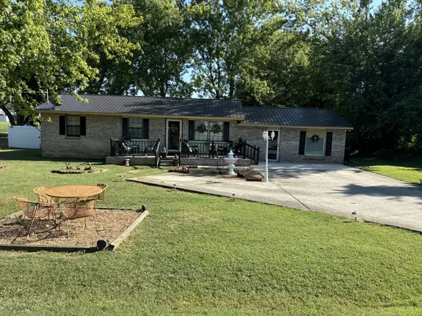 524 Davis St, Cowan, TN 37318