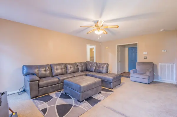 379 Manorstone Ln, Clarksville, TN 37042