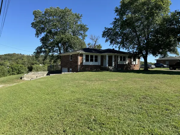 1 Iris Dr, Hickman, TN 38567