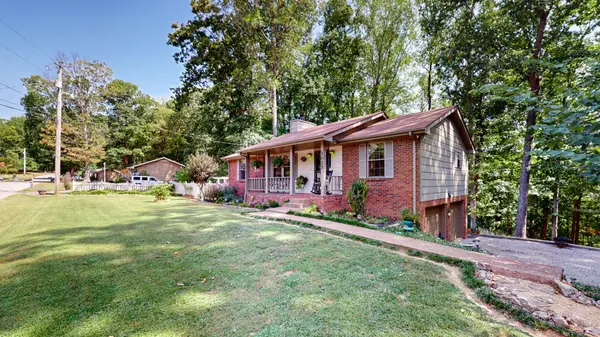 1025 Red Fox Ln, White House, TN 37188
