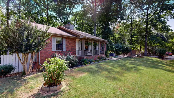 1025 Red Fox Ln, White House, TN 37188