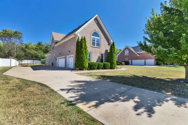 1103 Kacie Dr, Pleasant View, TN 37146