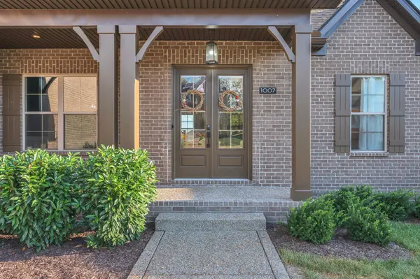 1007 Keeneland Dr, Gallatin, TN 37066