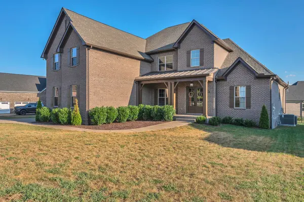1007 Keeneland Dr, Gallatin, TN 37066