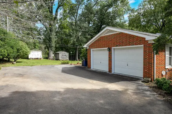 12111/2 Whitney Dr, Columbia, TN 38401