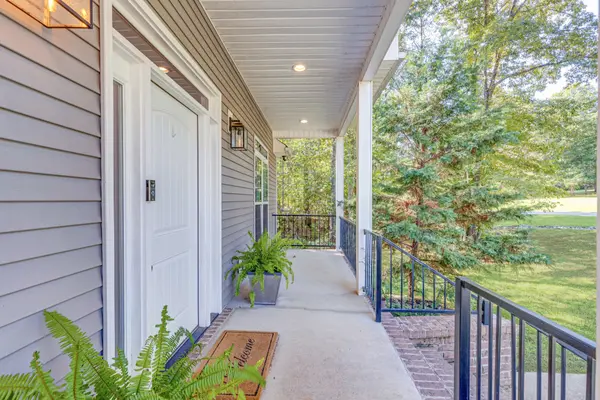528 Aubrey Ln, Burns, TN 37029