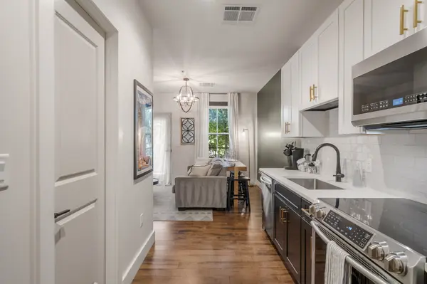 612 21st Ave N #111, Nashville, TN 37203