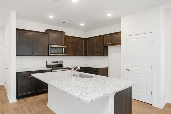 208 Oasis Dr, La Vergne, TN 37086