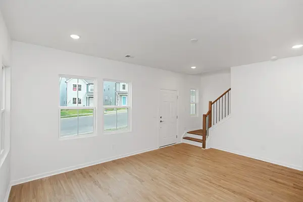 208 Oasis Dr, La Vergne, TN 37086
