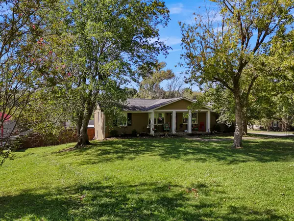 1200 Whitney Dr, Columbia, TN 38401