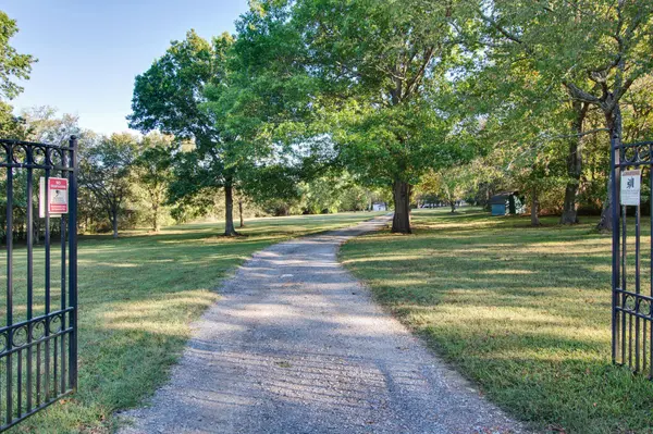 8427 Pettus Rd, Eagleville, TN 37060
