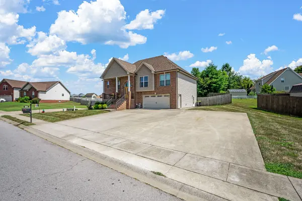 1717 Autumnwood Blvd, Clarksville, TN 37042