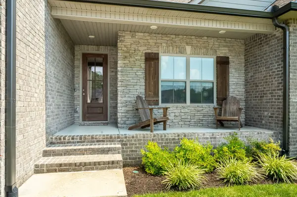 5047 E Mayflower Ct, Greenbrier, TN 37073