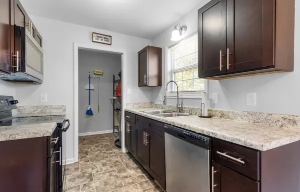913 Van Buren Ave, Oak Grove, KY 42262