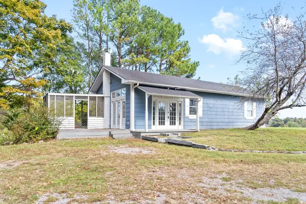 4250 Moore Hollow Rd, Woodlawn, TN 37191