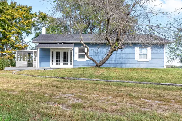 4250 Moore Hollow Rd, Woodlawn, TN 37191