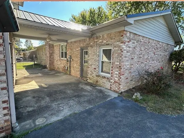 219 Greenfield Ave, Tullahoma, TN 37388