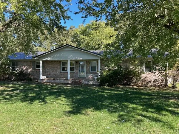 219 Greenfield Ave, Tullahoma, TN 37388