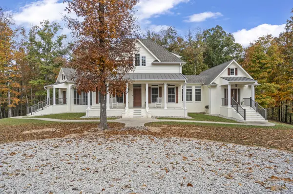 2182 Crooked Creek Rd, Lobelville, TN 37097