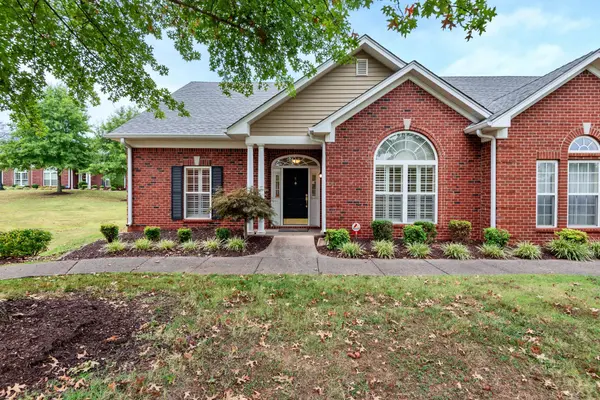8 Hale Ct, Lebanon, TN 37087