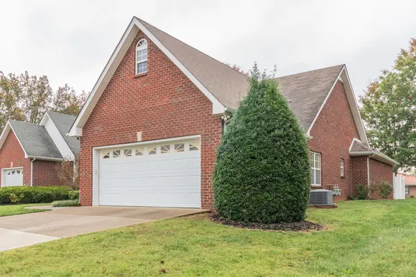 411 Ravencliff Ct, Smyrna, TN 37167