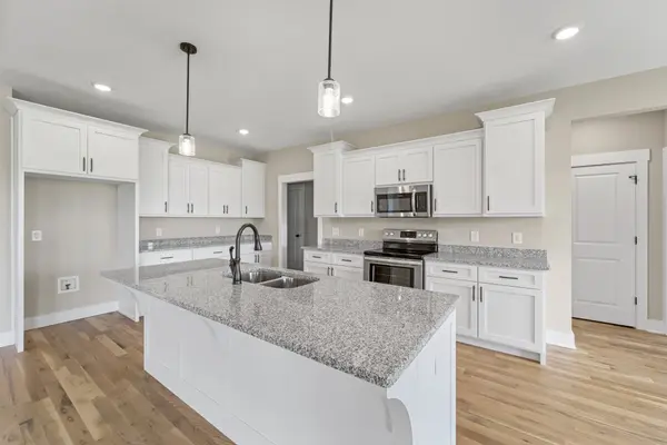 537 Clearview Rd, Cottontown, TN 37048