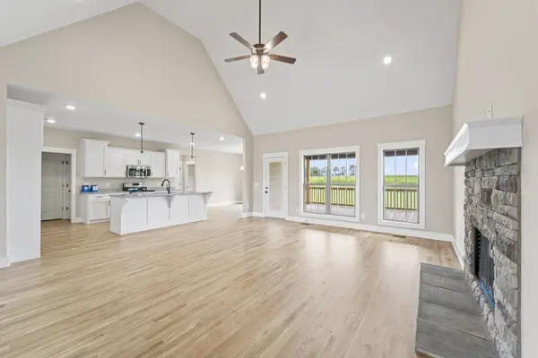537 Clearview Rd, Cottontown, TN 37048