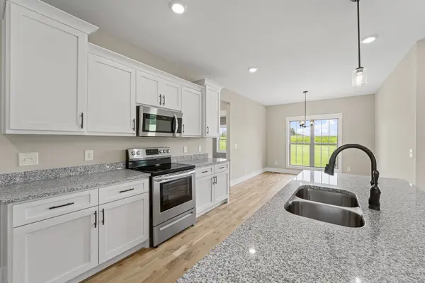 537 Clearview Rd, Cottontown, TN 37048