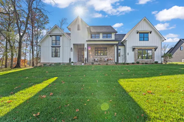 121 Hickory Hill Dr, Estill Springs, TN 37330