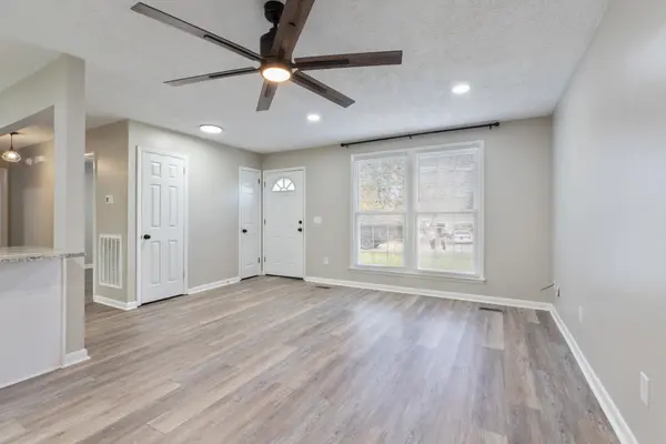 133 Batey Cir, Dickson, TN 37055