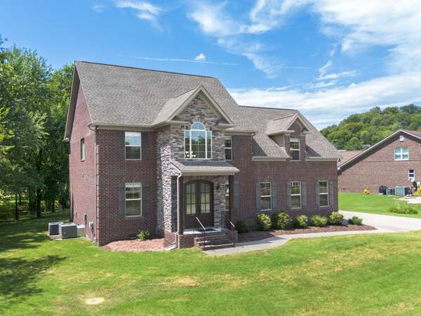 1513 Oak Branch Dr, Columbia, TN 38401