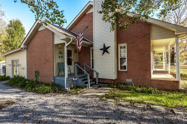 206 New Deal Potts Rd, Cottontown, TN 37048
