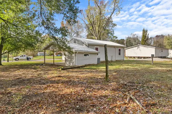 109 Oakwood Dr, Huntland, TN 37345