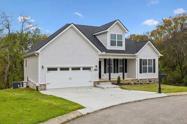 1231 Oxford Village Cir, Columbia, TN 38401