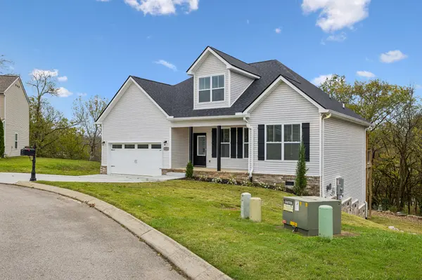 1231 Oxford Village Cir, Columbia, TN 38401