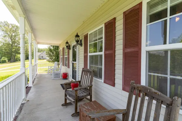 1301 Rogues Fork Rd, Bethpage, TN 37022
