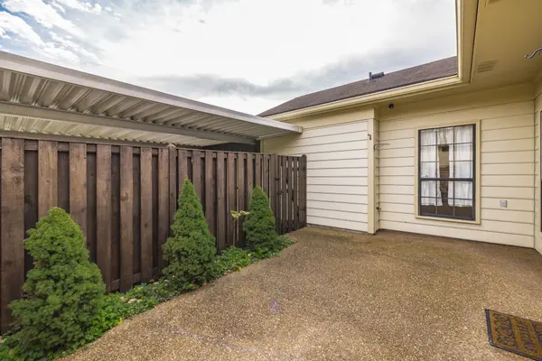 8523 Sawyer Brown Rd, Nashville, TN 37221