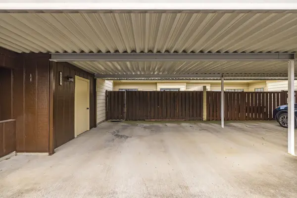 8523 Sawyer Brown Rd, Nashville, TN 37221