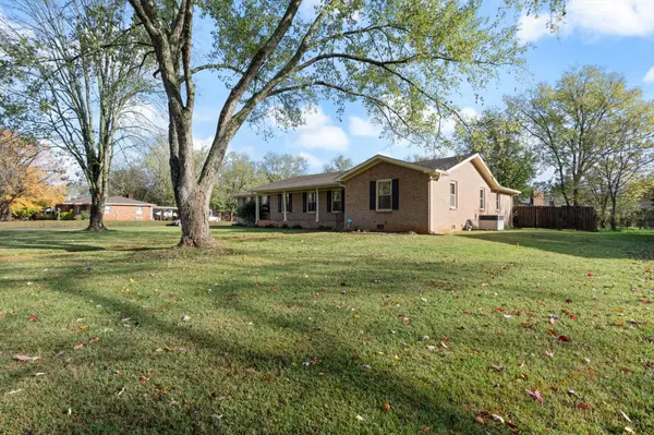 2242 Surrey Dr, Murfreesboro, TN 37129