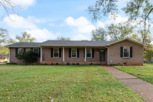2242 Surrey Dr, Murfreesboro, TN 37129