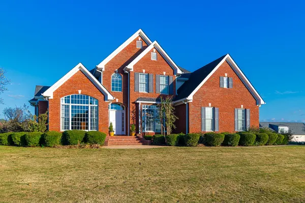 1303 Woodmont Ave, Fayetteville, TN 37334